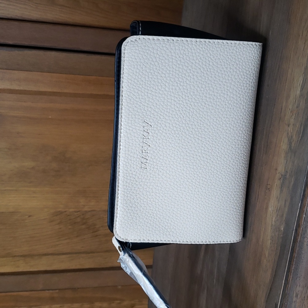 Mary Kay NWT Pebbled Wristlet
